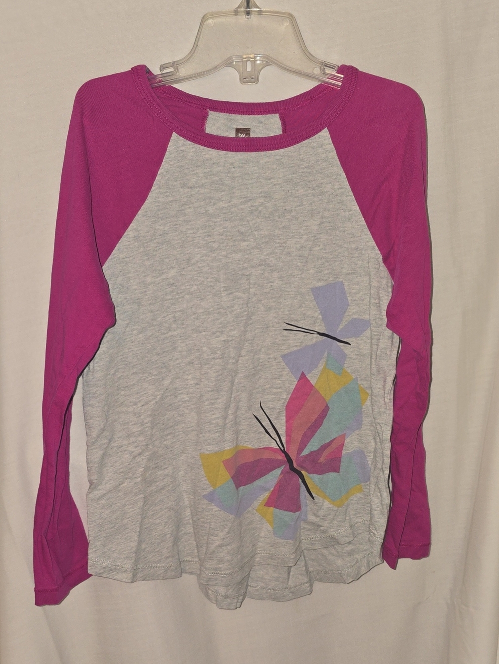 Tea Collection Girls' Gray Tee with Magenta Raglan Sleeves and Butterfly